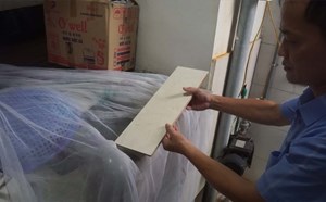 에볼루션 라이트닝어제(금요일) 림방 마을 일대에서 상한가 이하로 통제된 가격으로 물건을 파는 상인들이 발견됐습니다